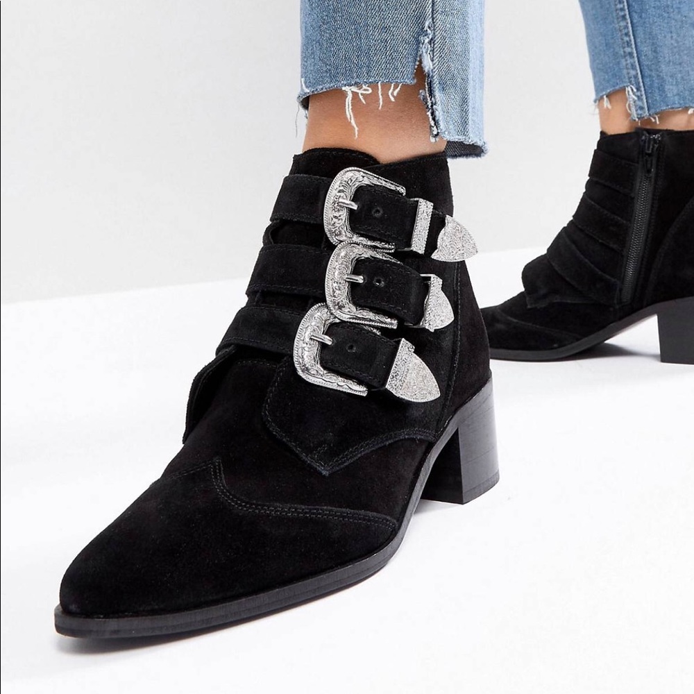 NWT ankle boots